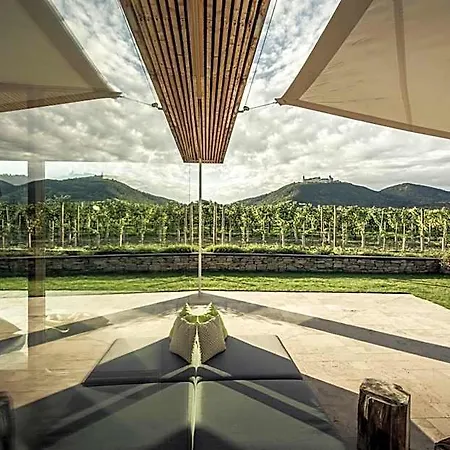 Malat Weingut Und 4*